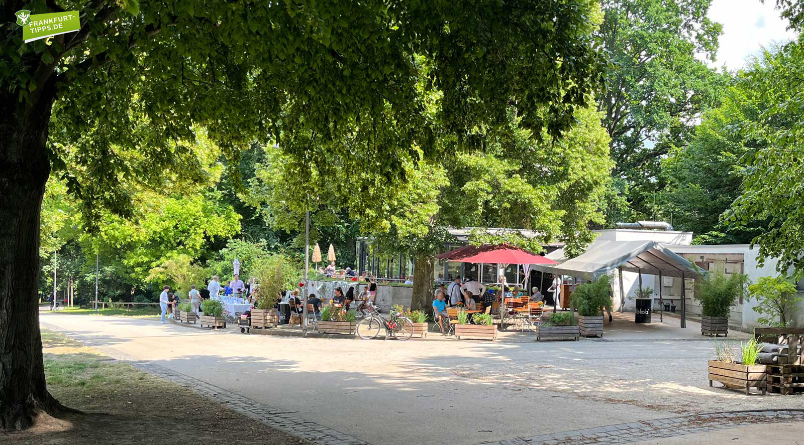 Bergstation im ehemaligen Unterstandspavillion im Huthpark