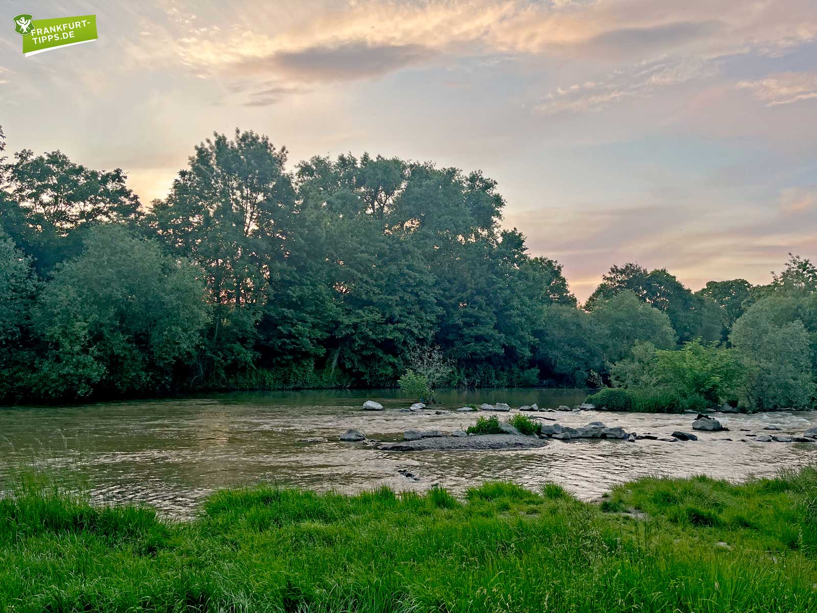 Wasserschnellen am Abend